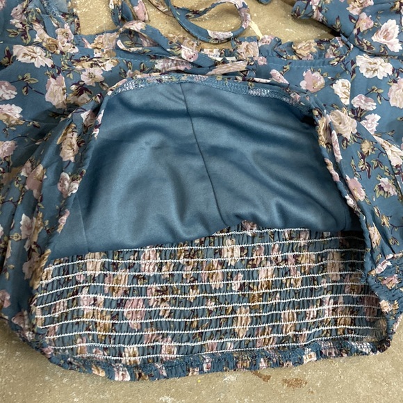 She + Sky size M Floral Blue Pink Crop Top Long Sheer Sleeve Smocked - Picture 8 of 8